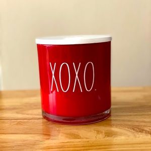 Rae Dunn XOXO candle
